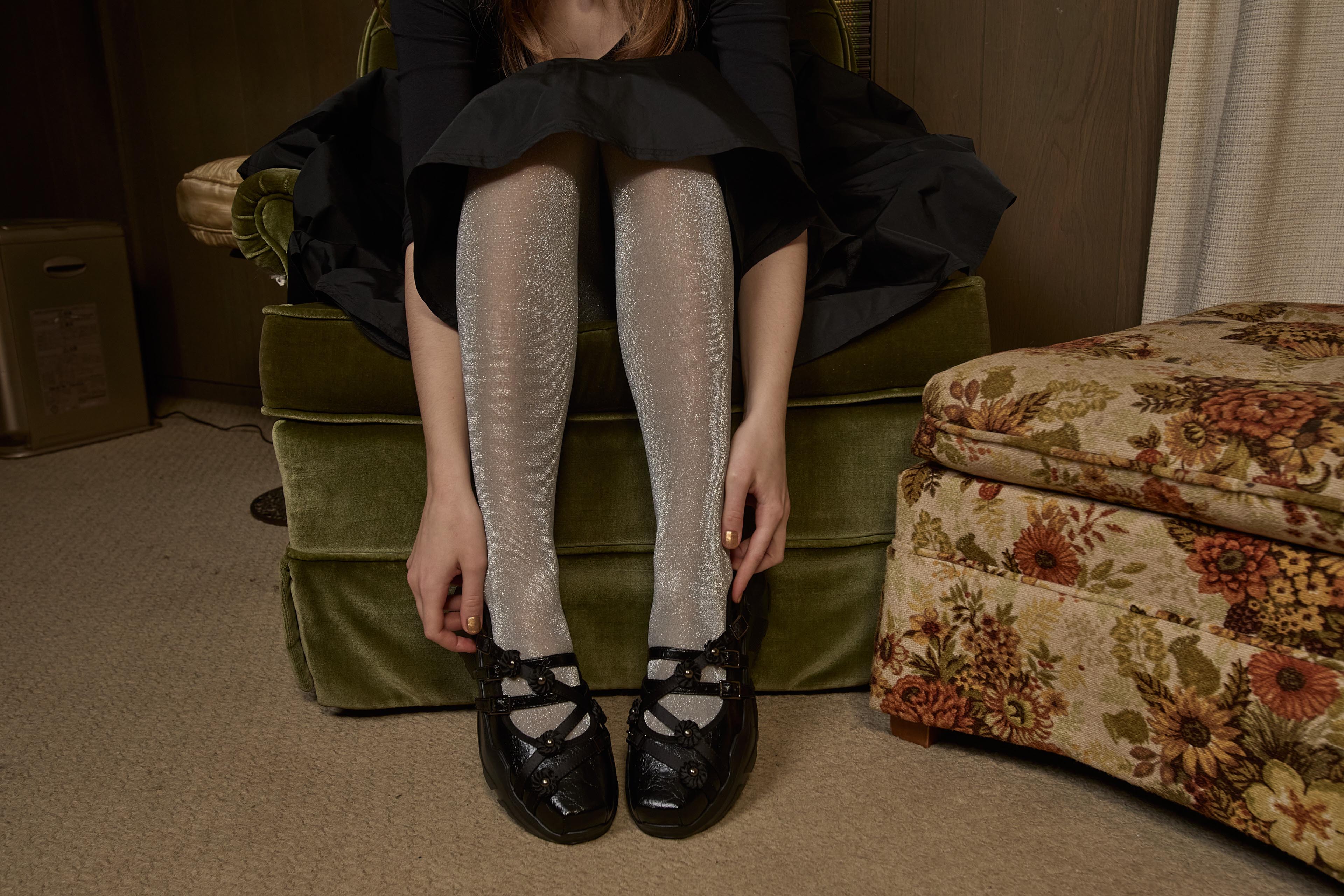 Flora Holiday Black×Black×Black