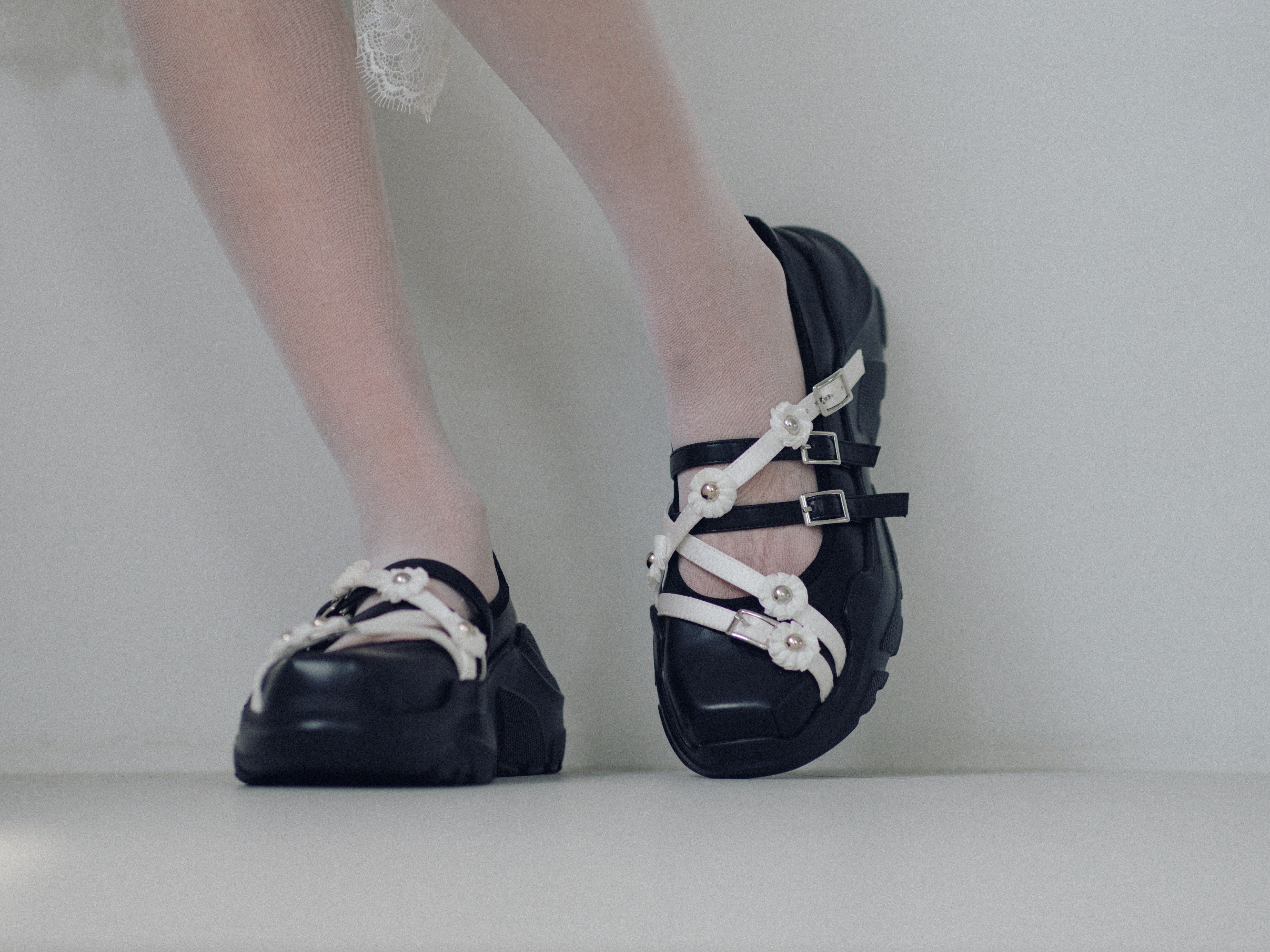 Flora Black×White×Black
