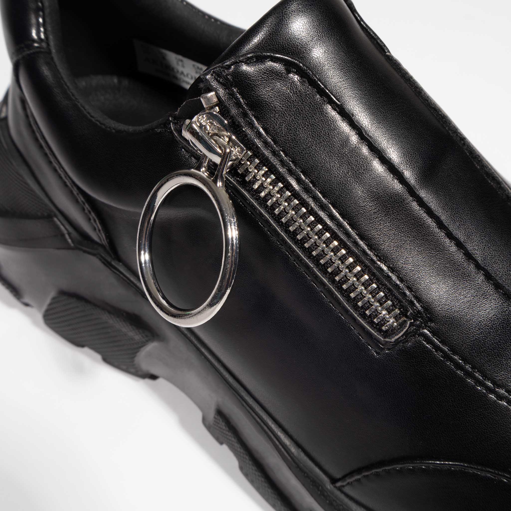 Gaia Black Leather x Black
