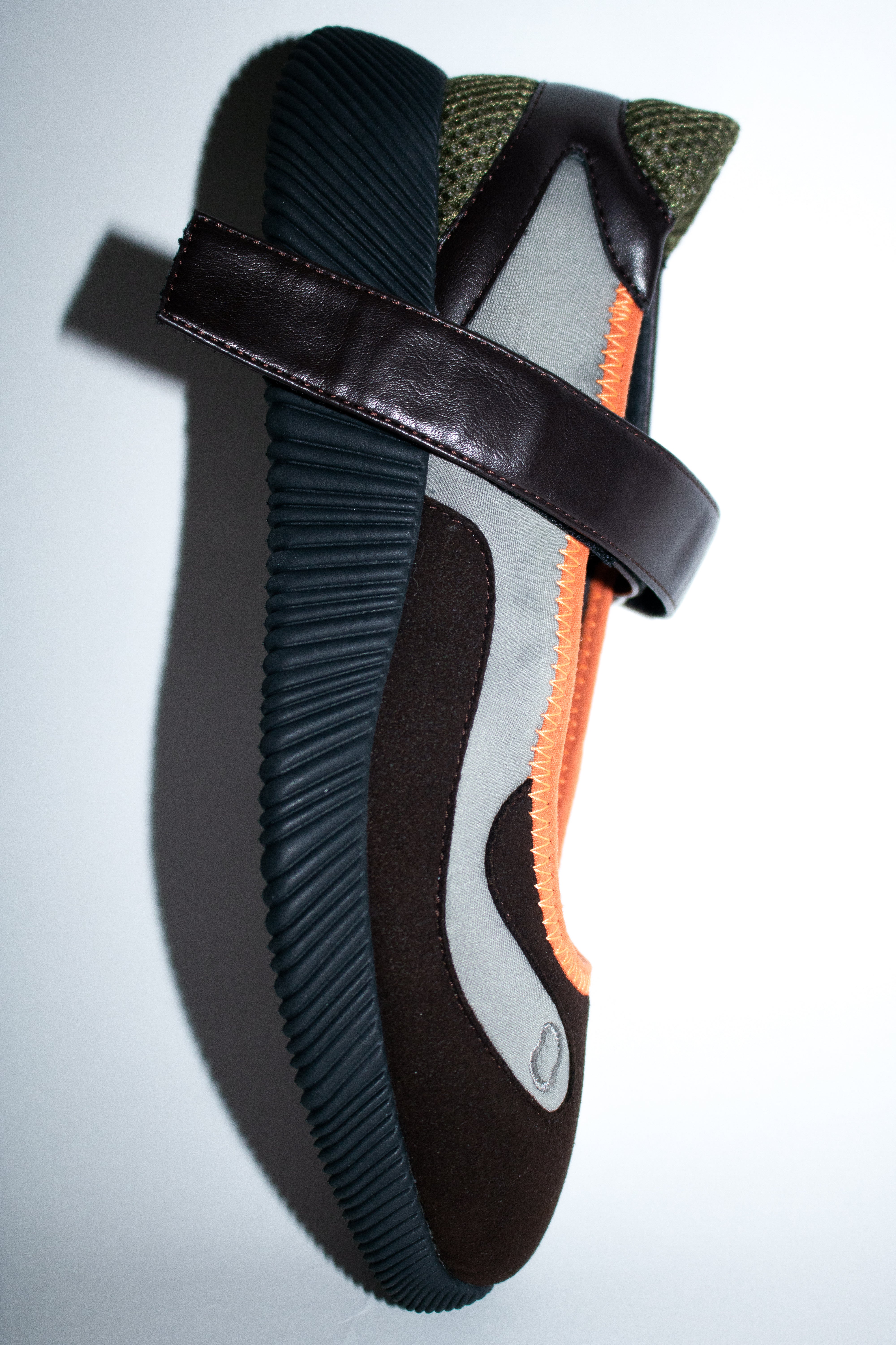 Contour Barren × Black
