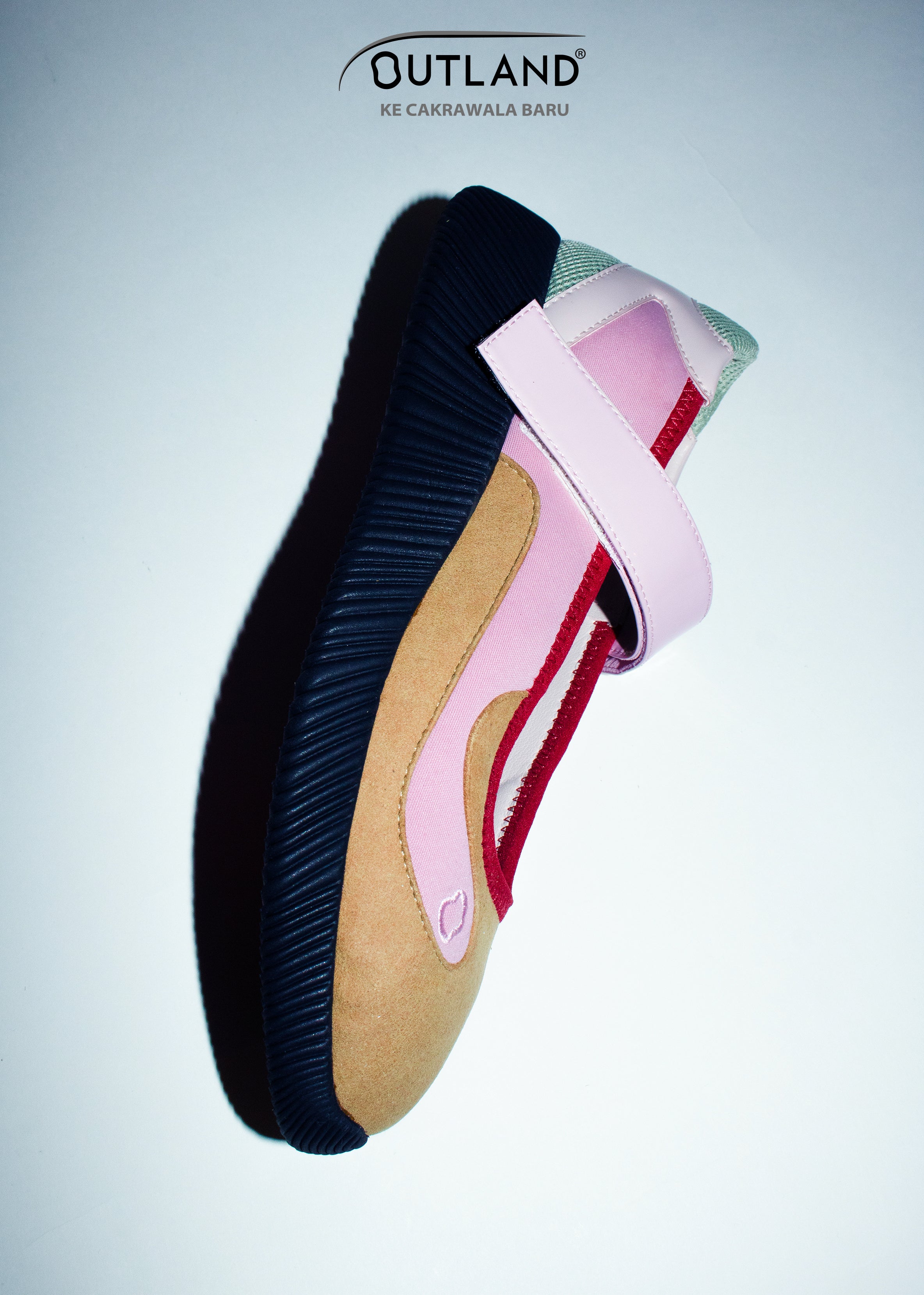 Contour orchard × Black