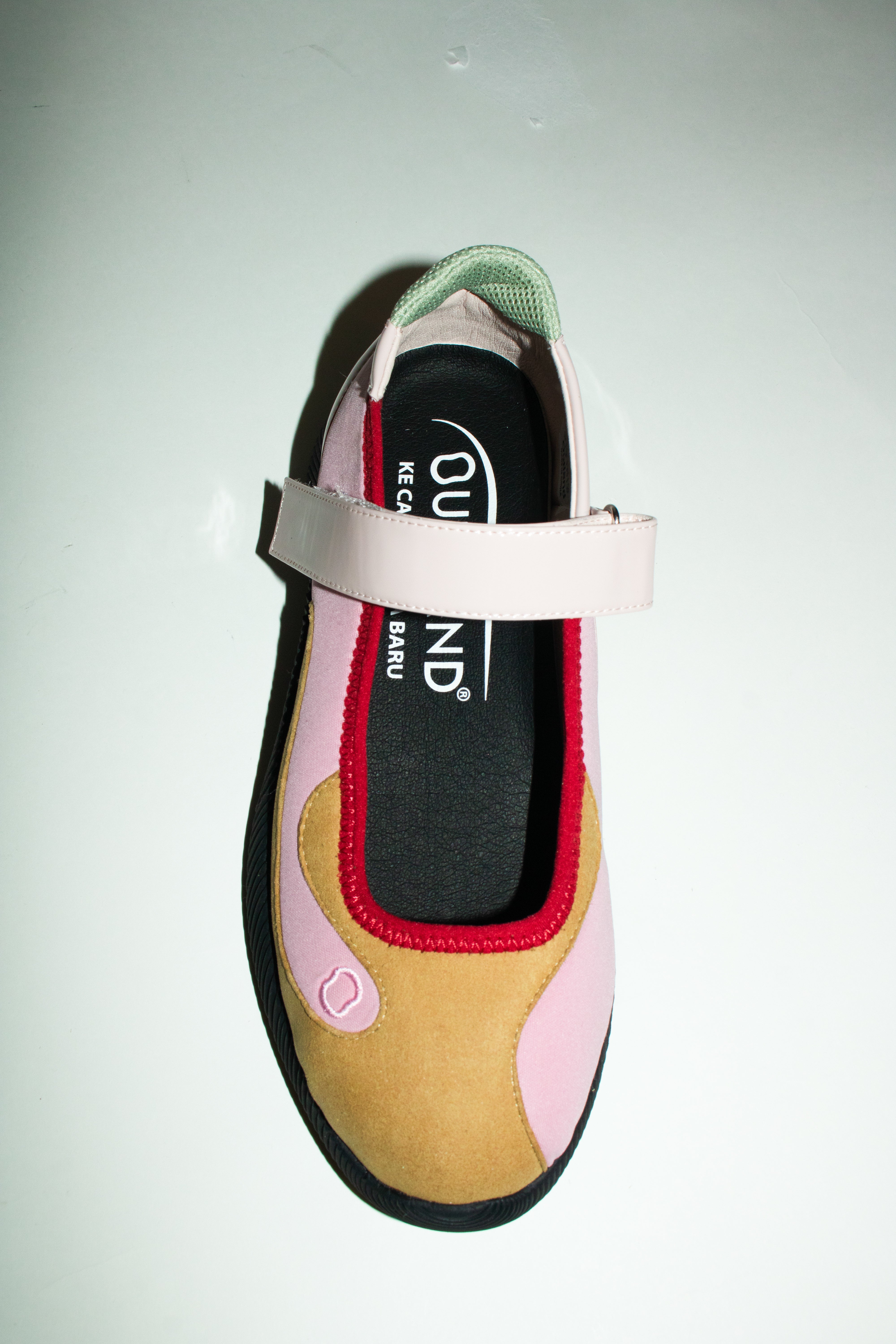 Contour orchard × Black
