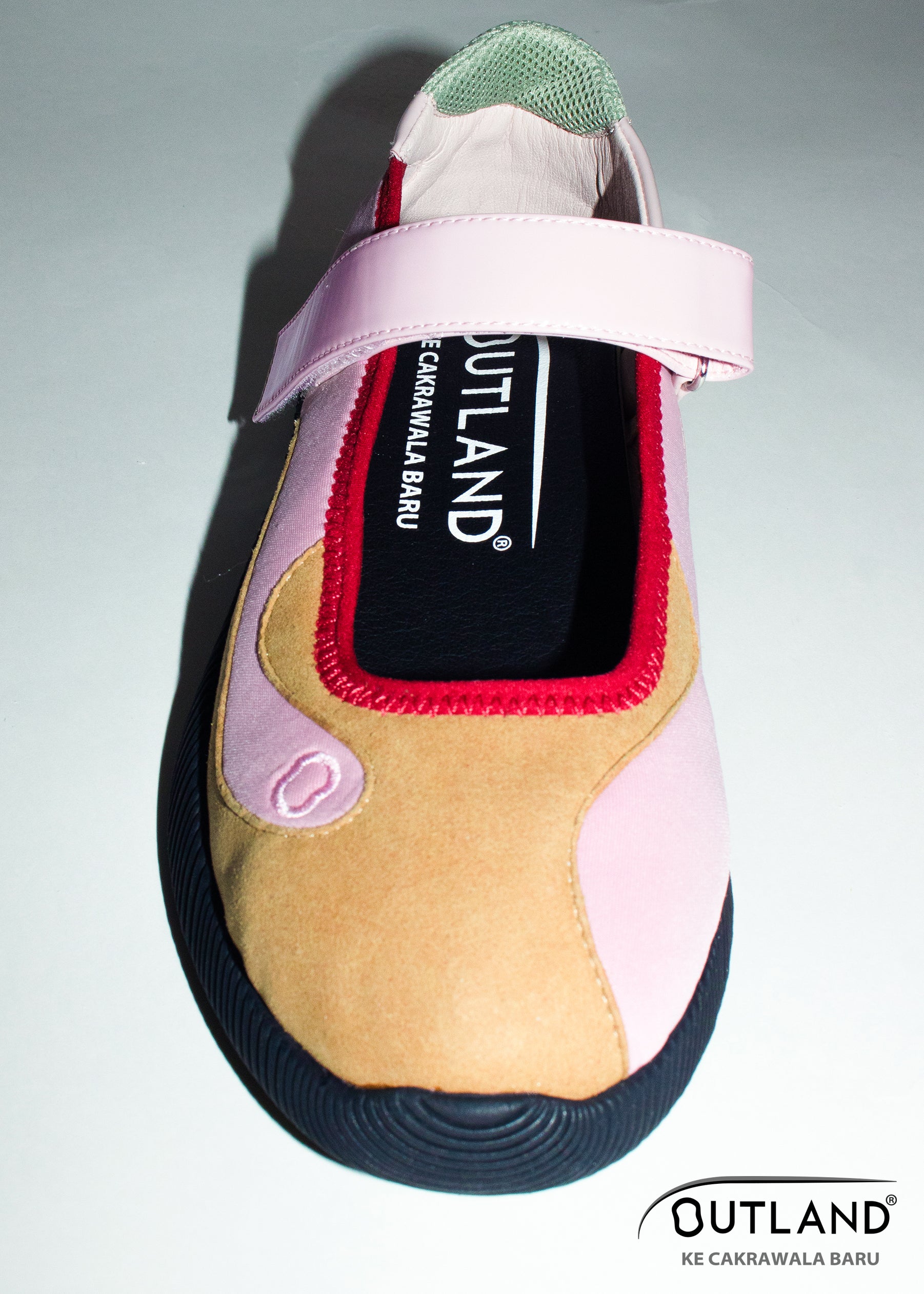 Contour orchard × Black