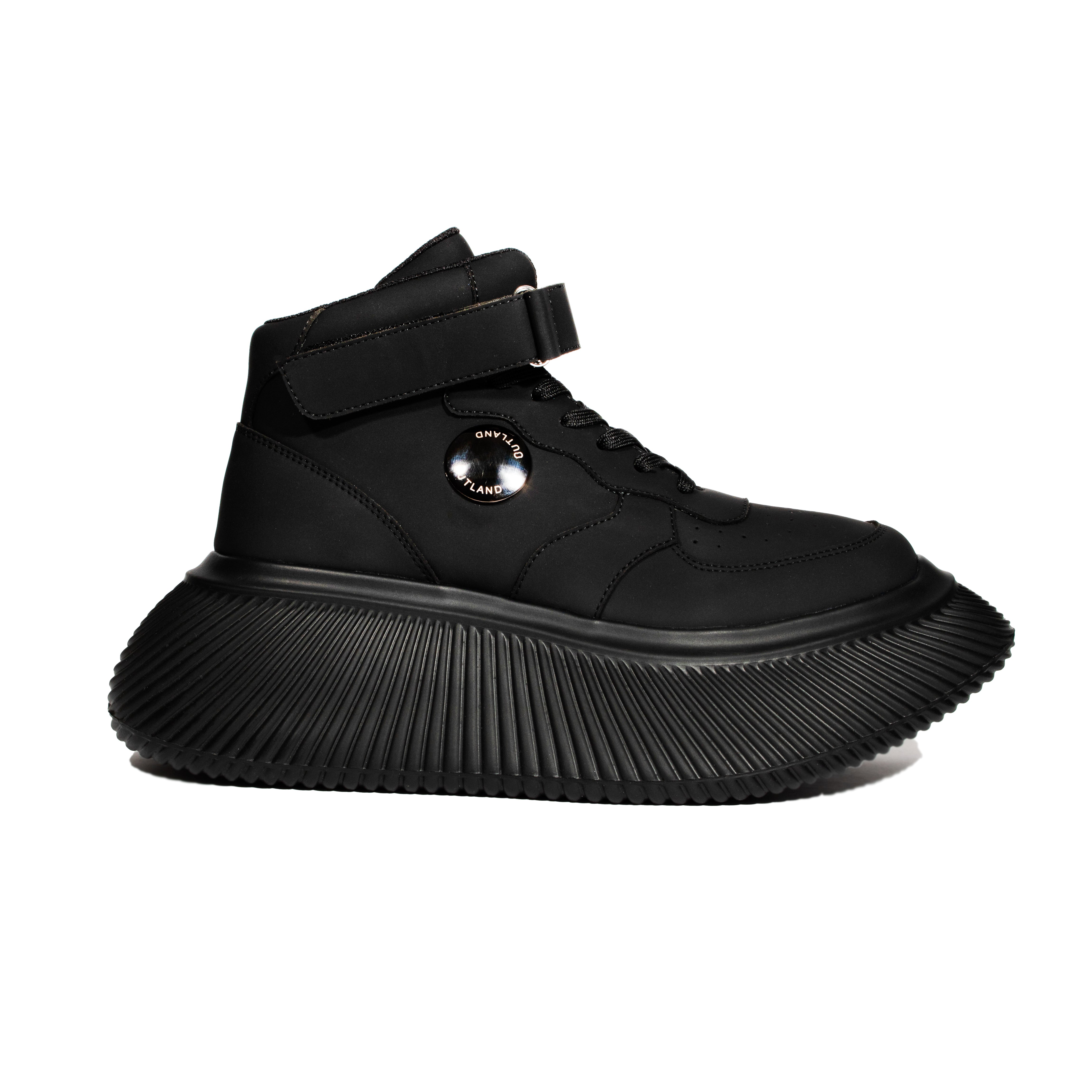 Nimmie Black × Black