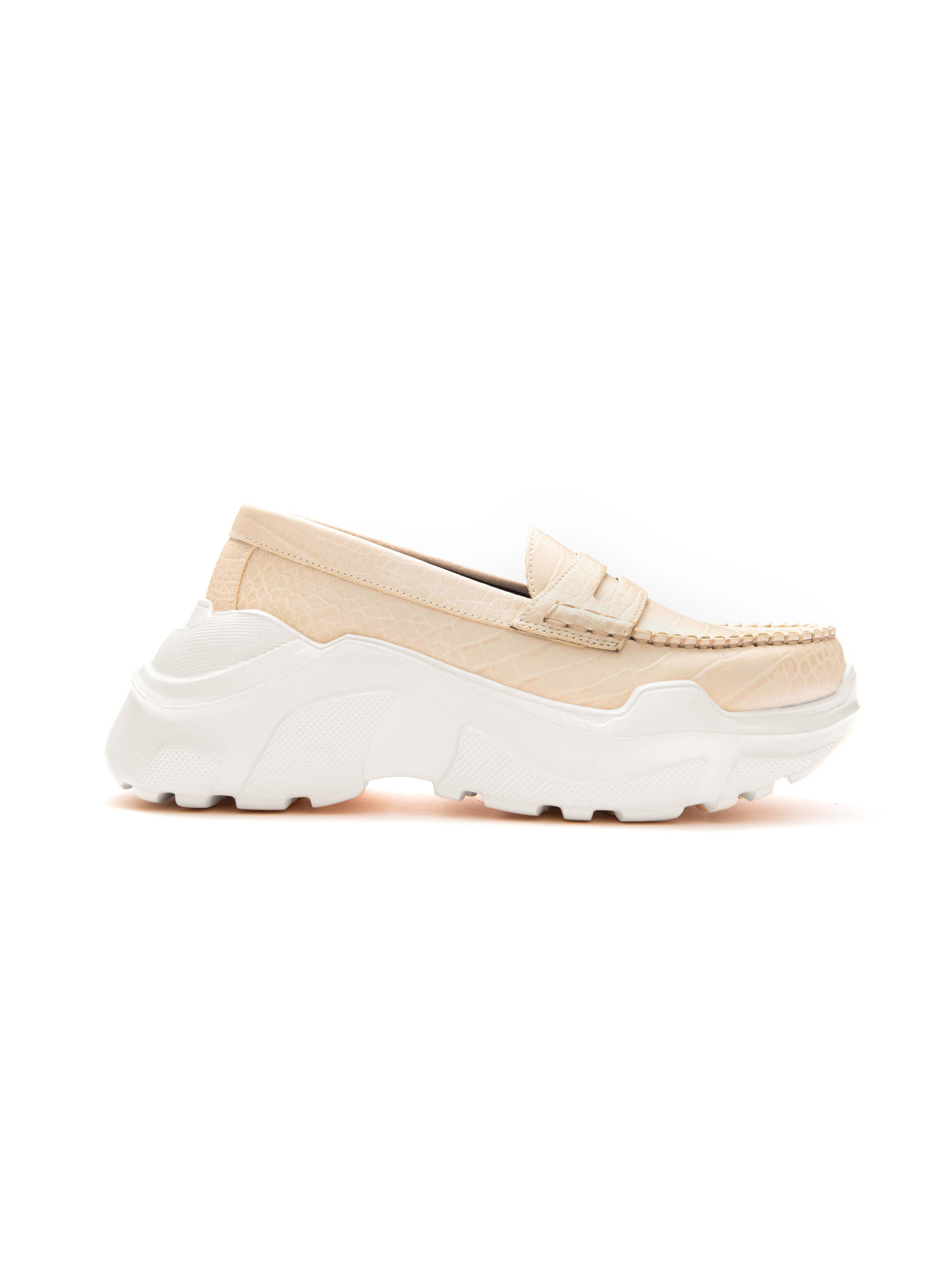 Regulated Gravity-crocodile textured pattern Ivory × White