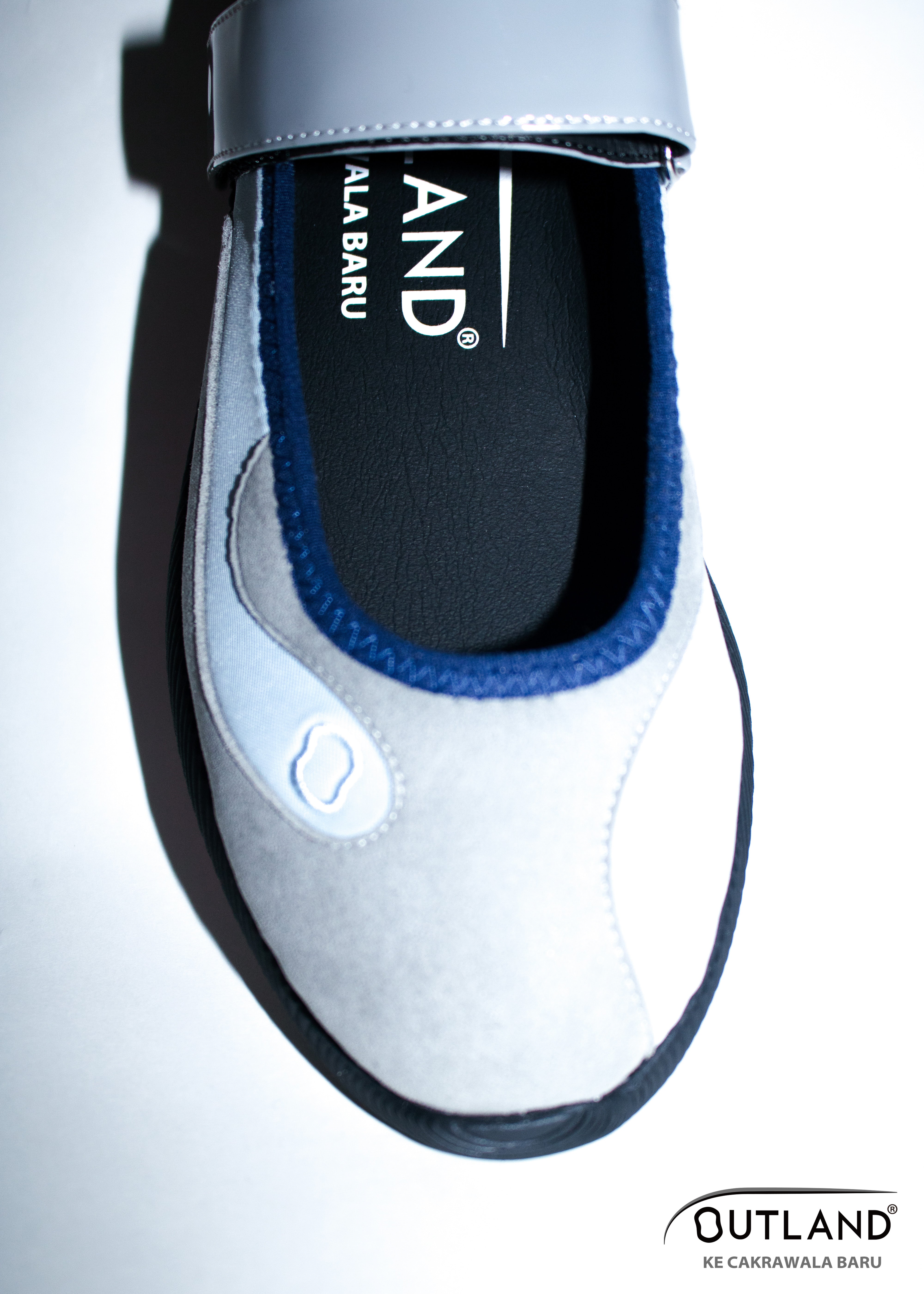 Contour glacier × Black