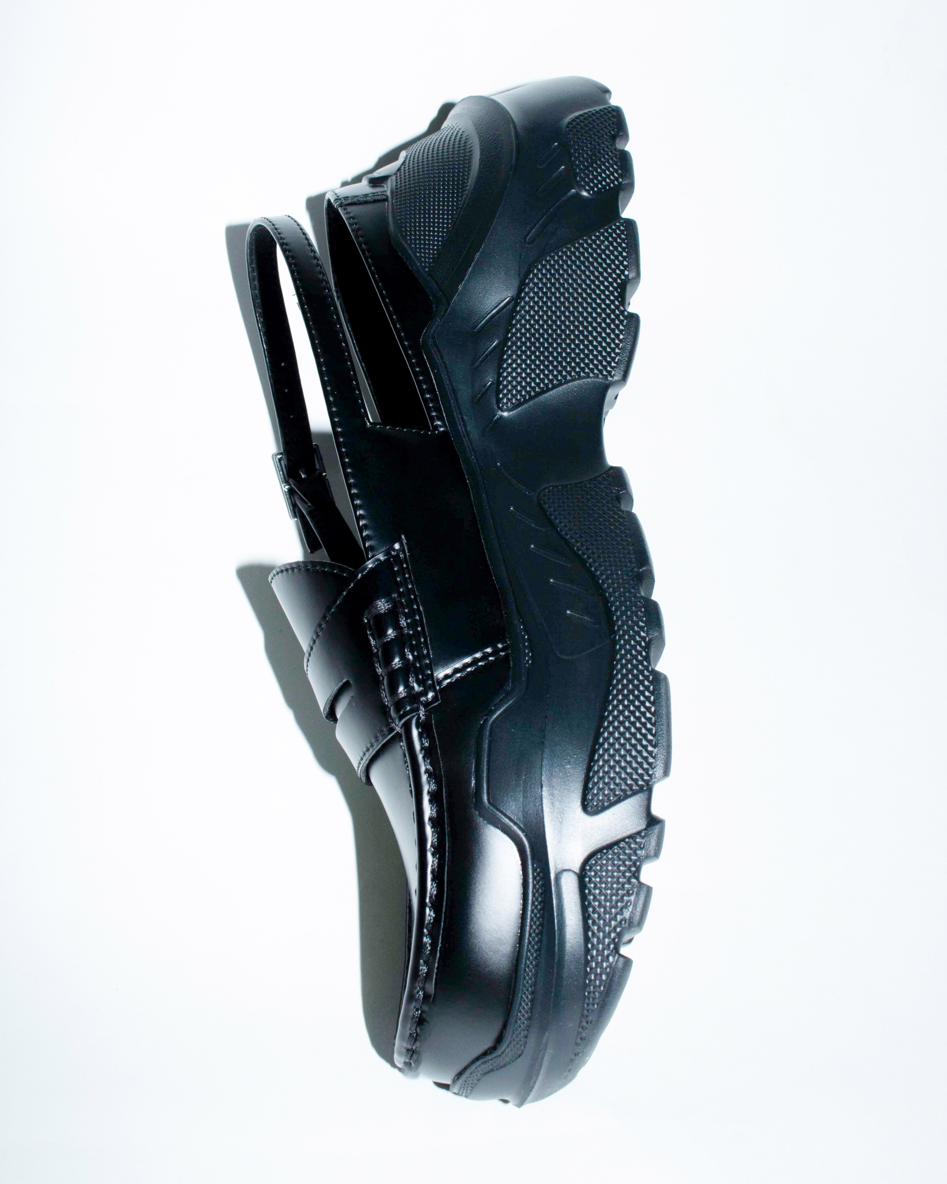 Demi Black×Black faux leather