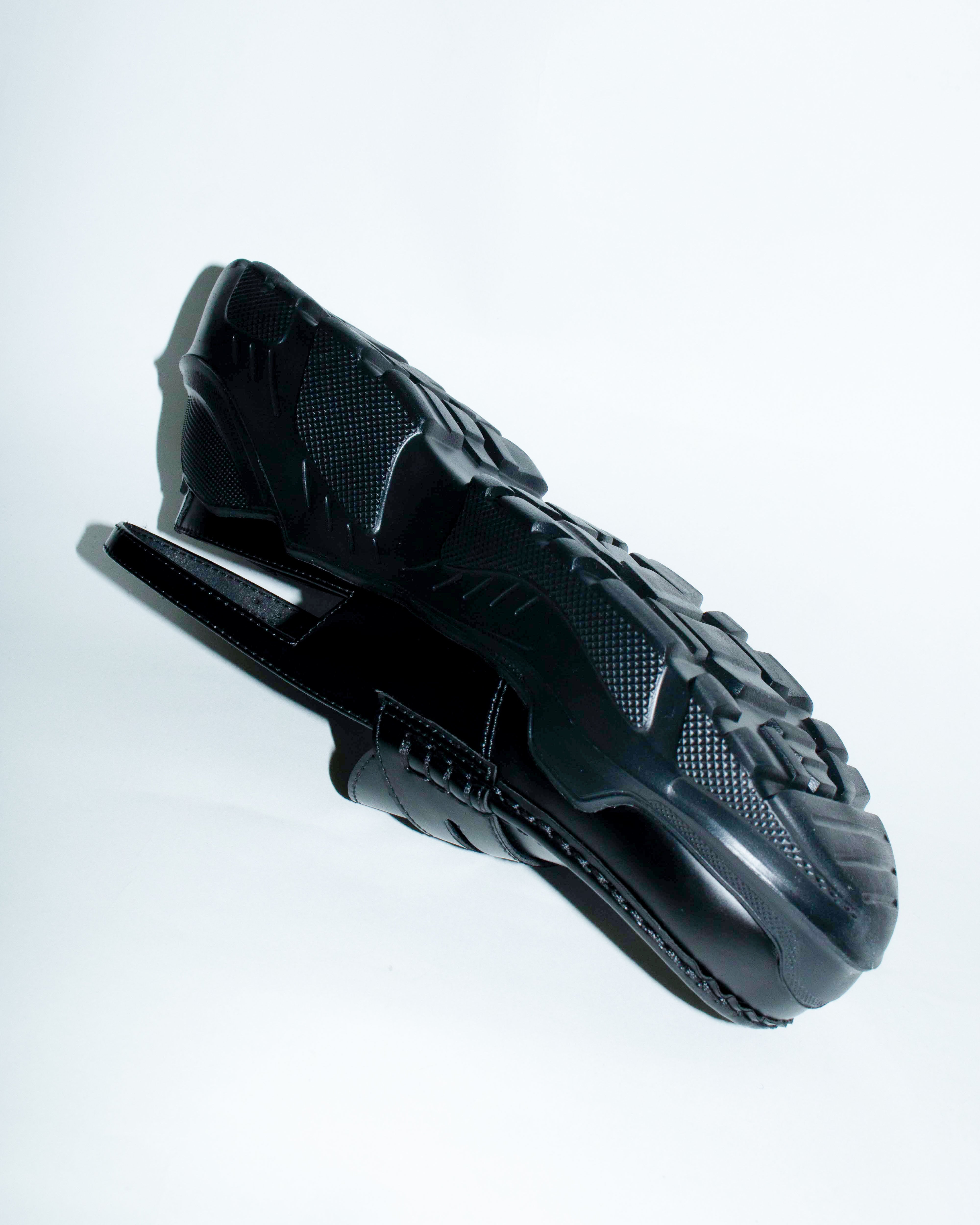 Demi Black×Black faux leather