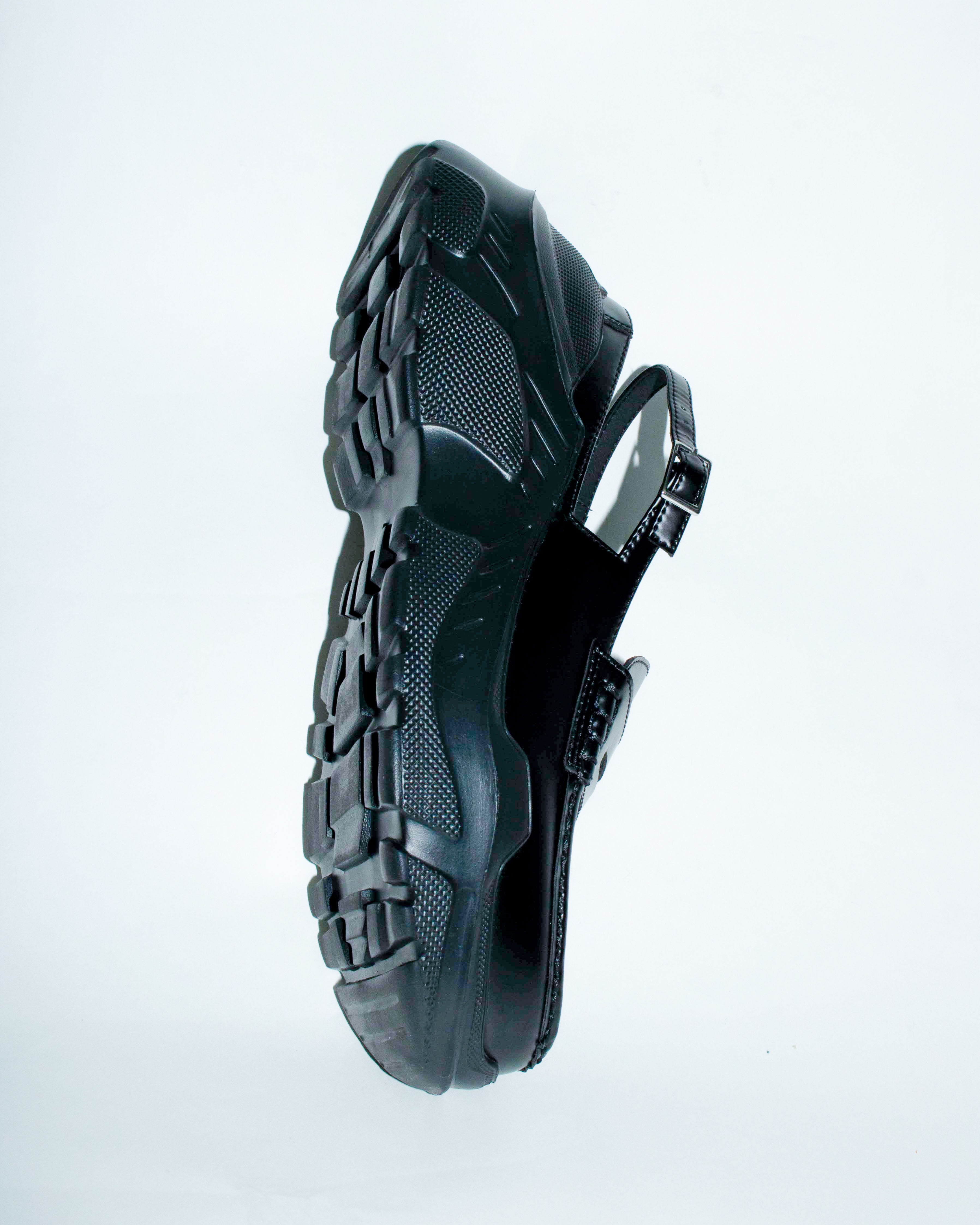 Demi Black×Black faux leather