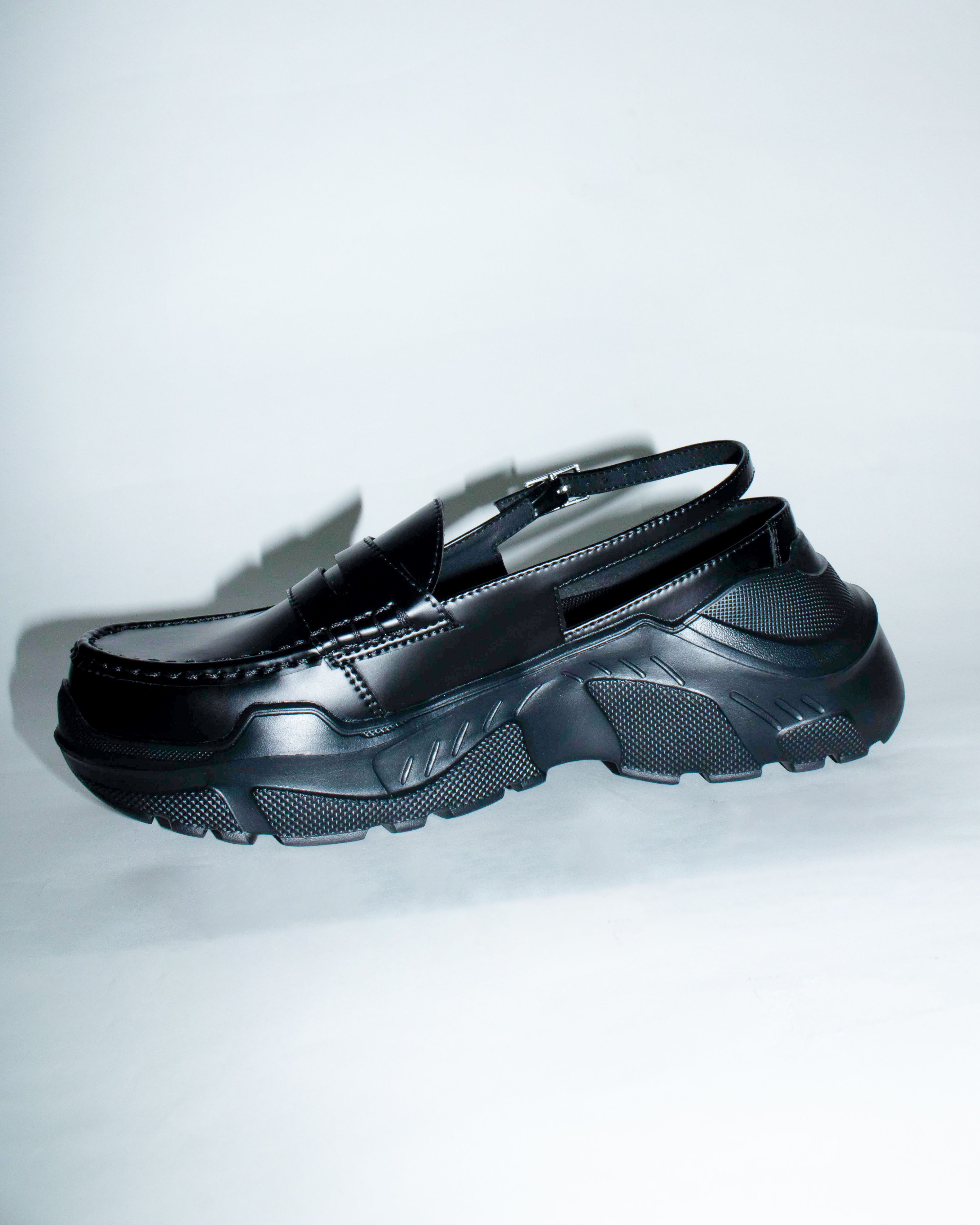 Demi Black×Black faux leather