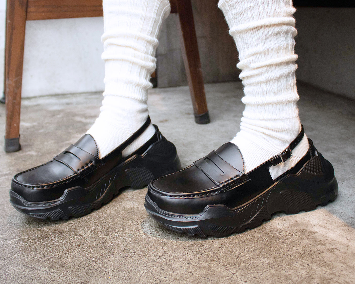 Demi Black×Black faux leather