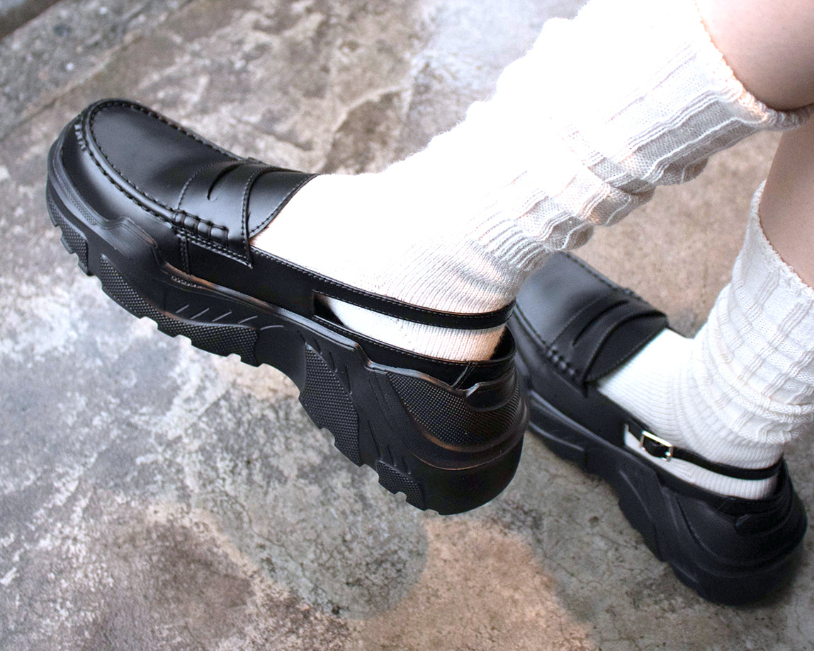 Demi Black×Black faux leather