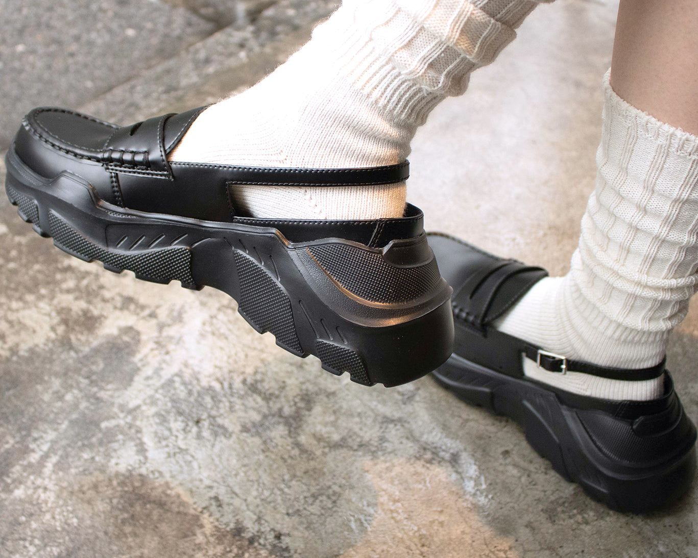 Demi Black×Black faux leather