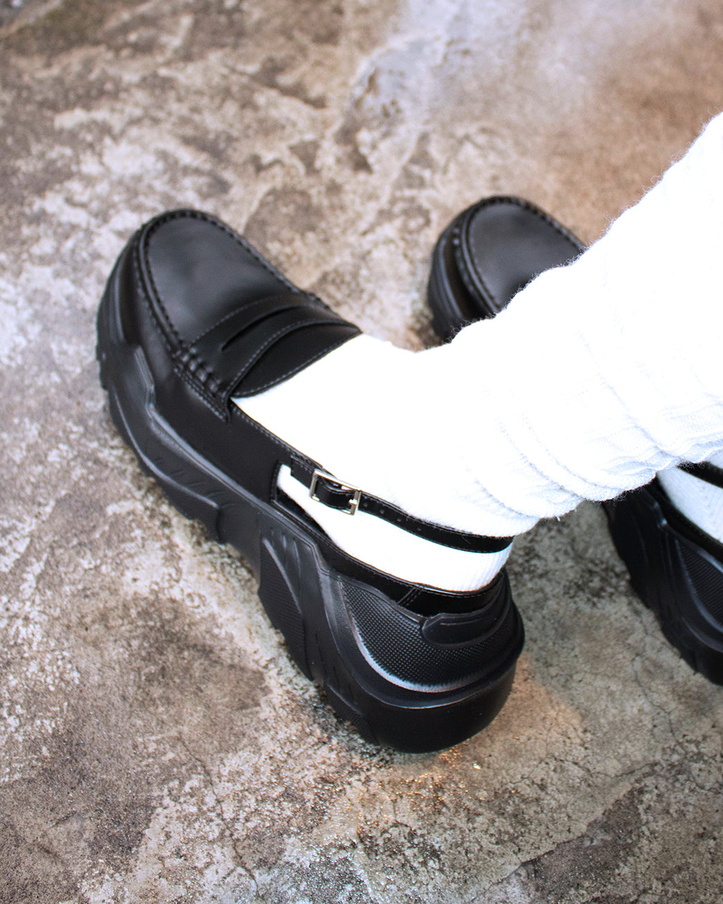 Demi Black×Black faux leather
