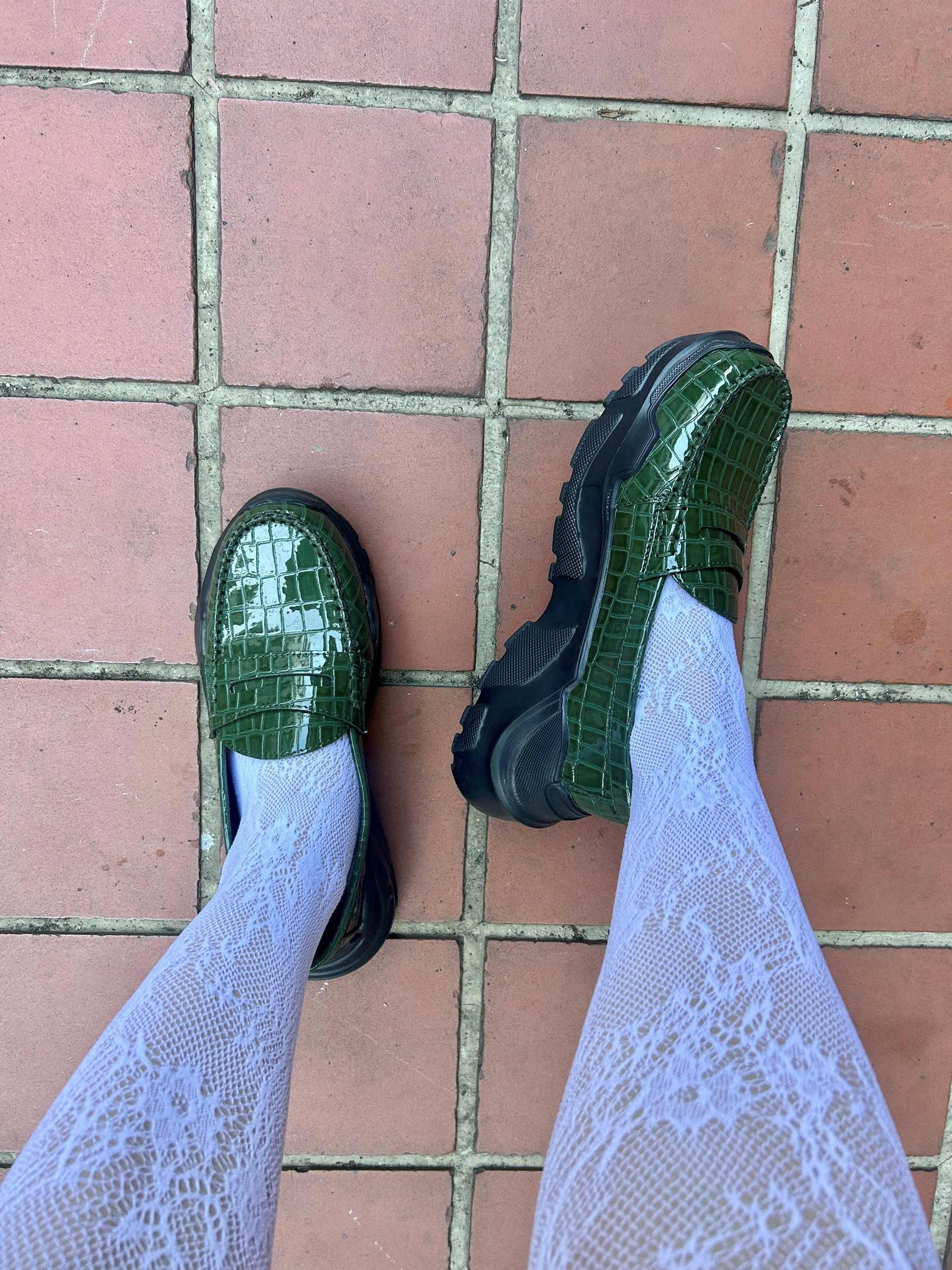 Regulated Gravity-crocodile textured pattern Green