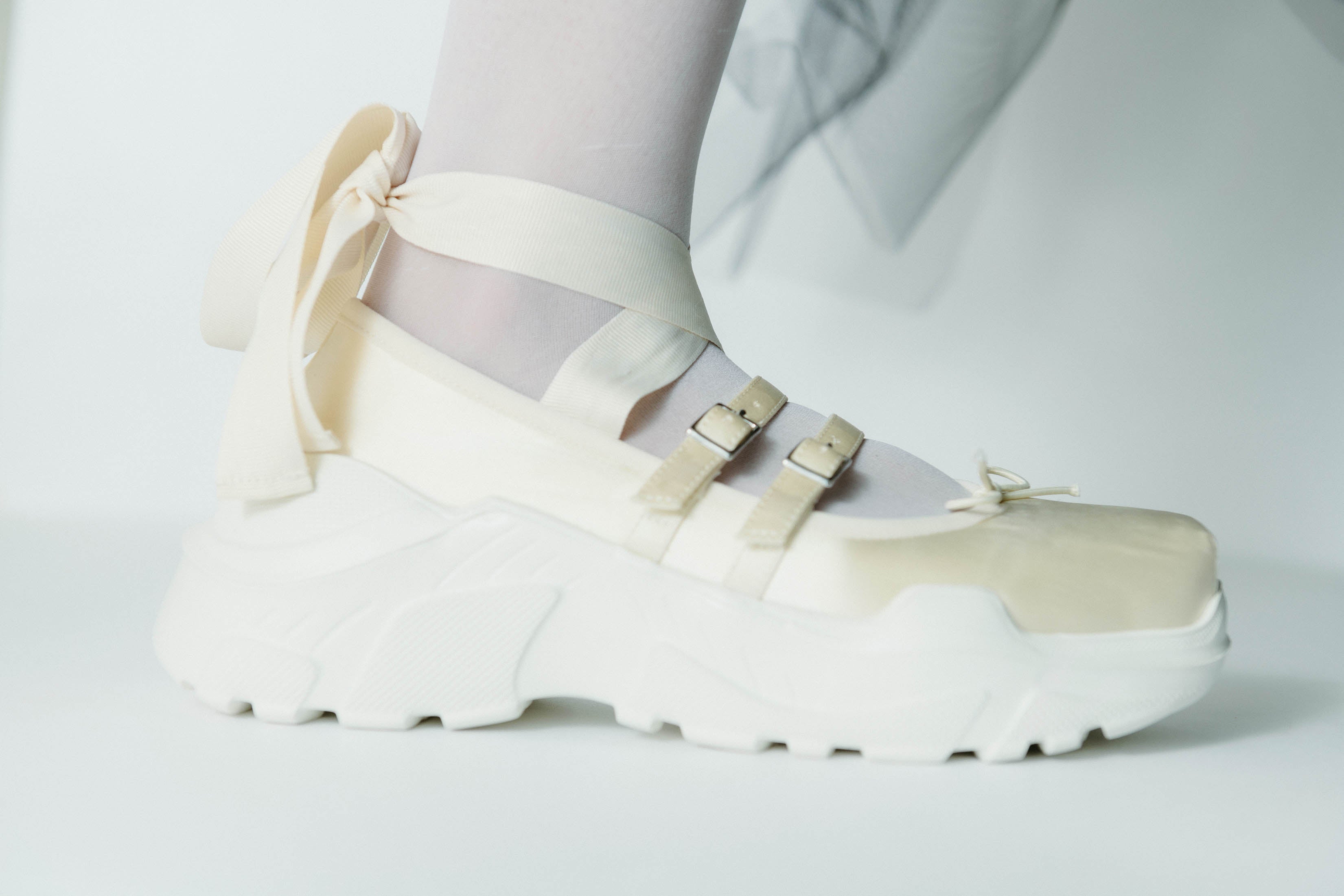 Giselle Ivory satin × White