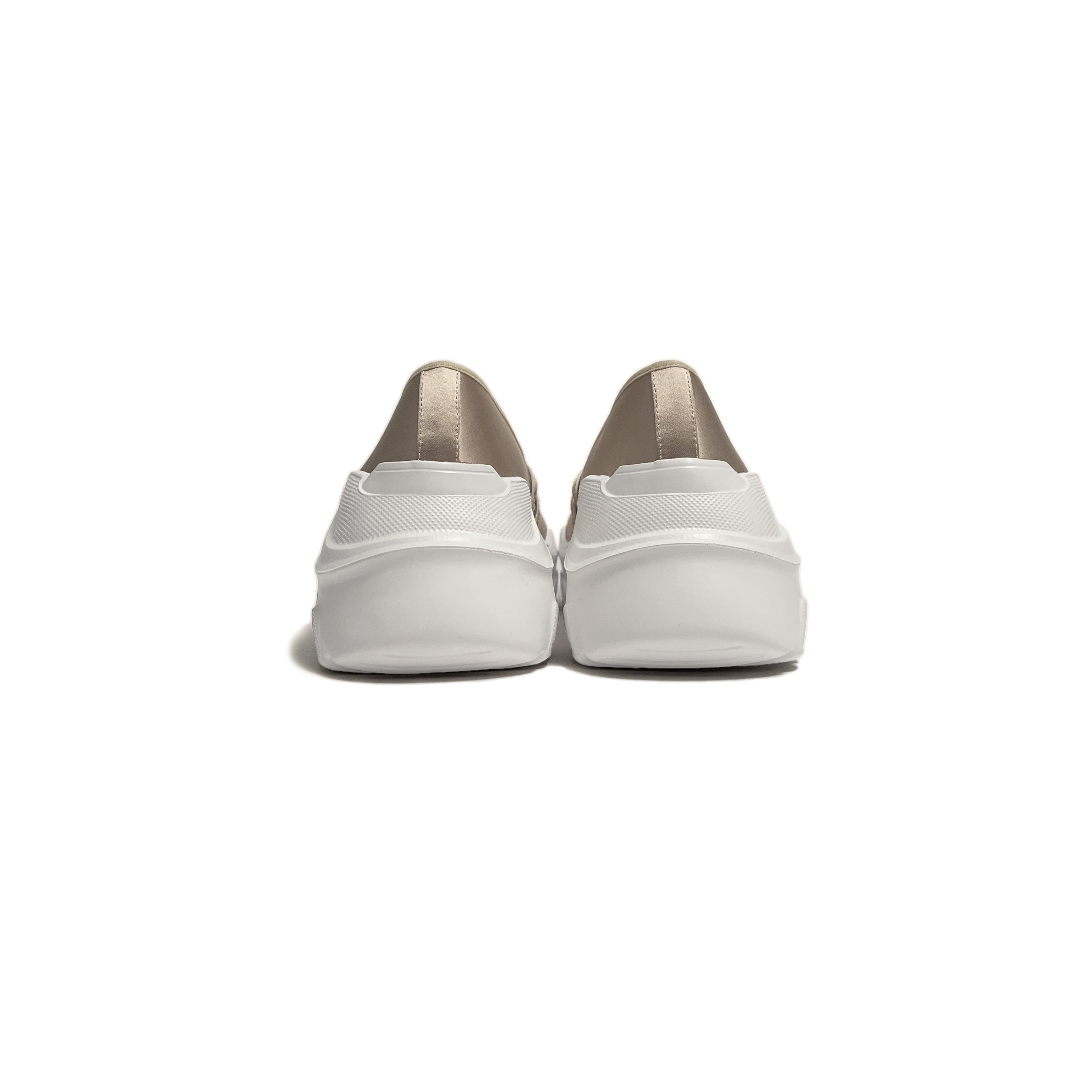 Giselle Mocha satin × White