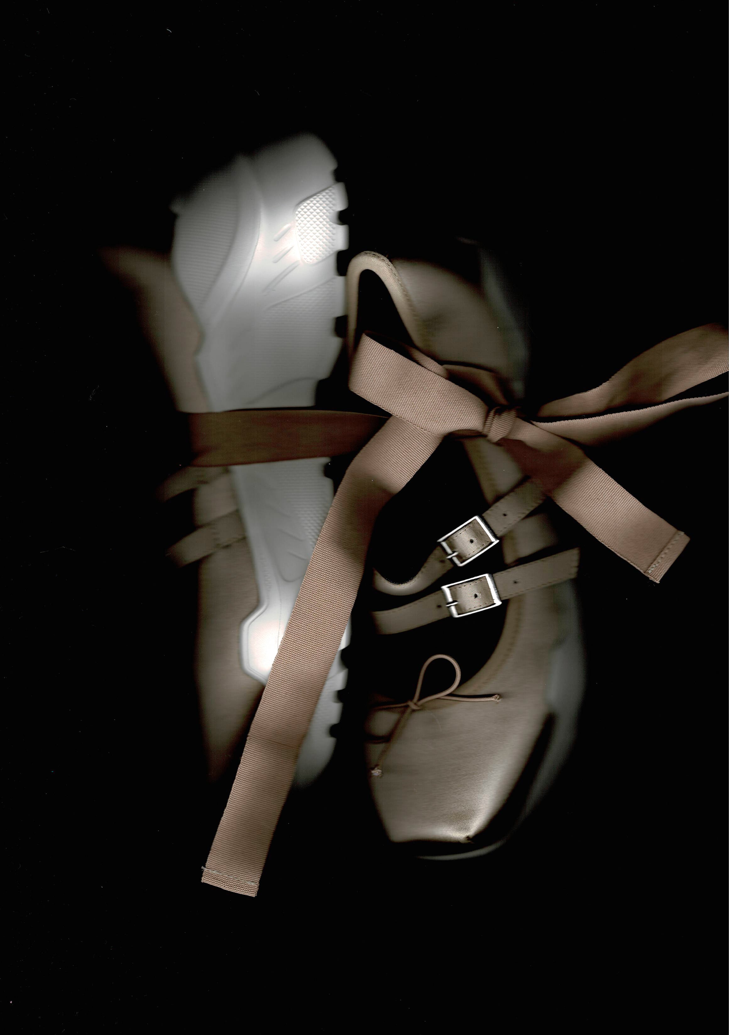 Giselle Mocha satin × White