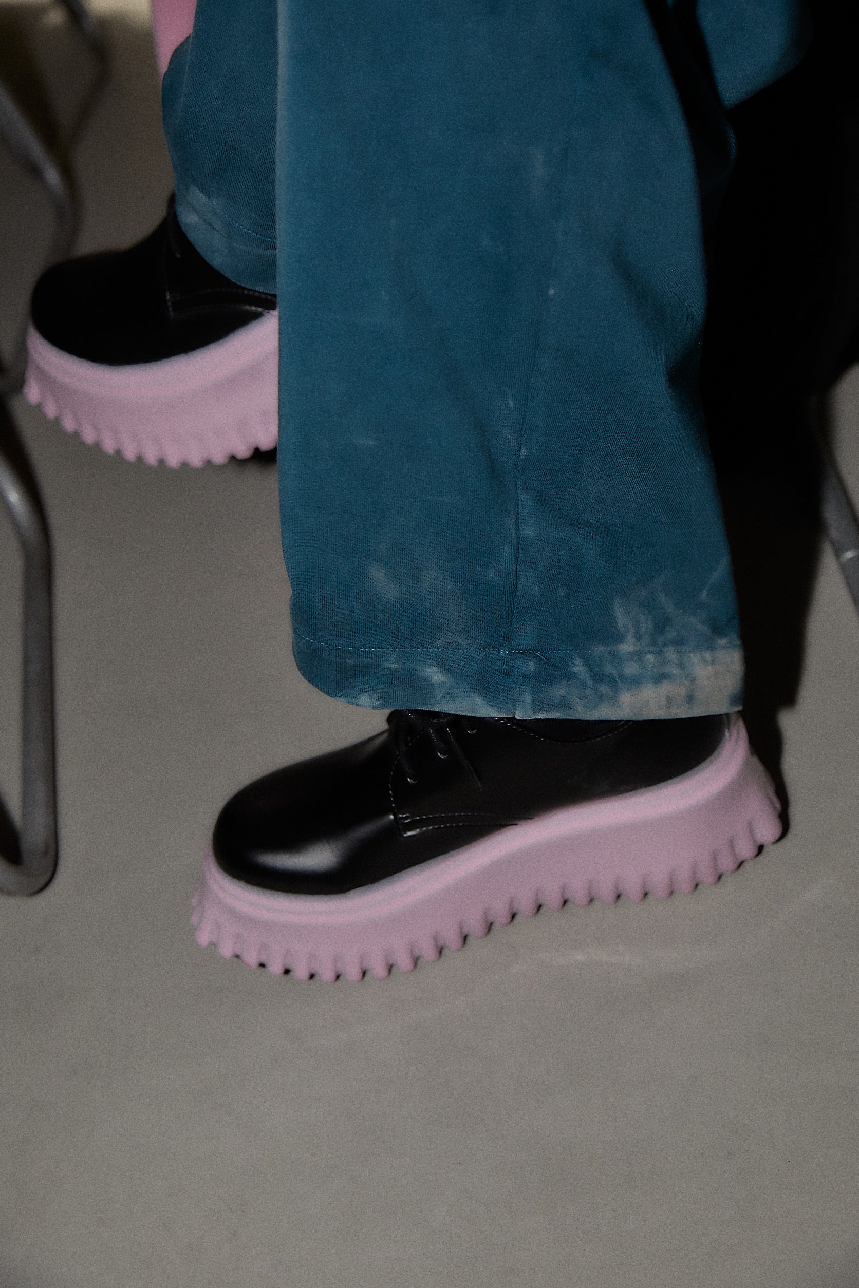 WORKER2 super light weight BLACK× GUM PINK DIP