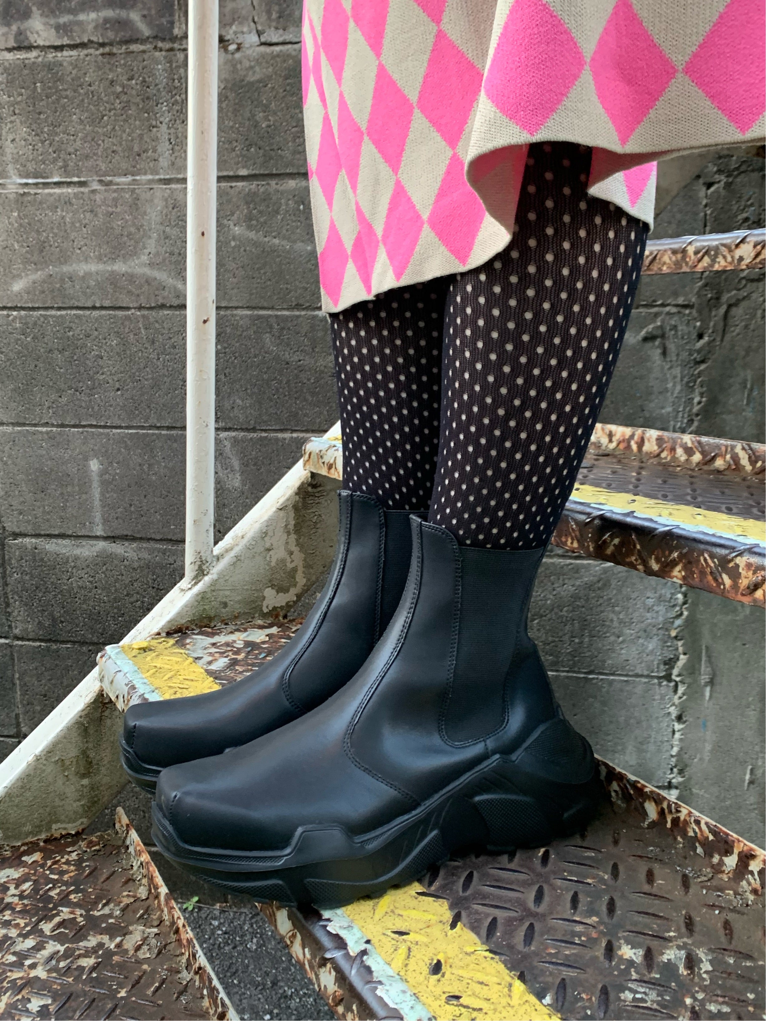 Icicle short classic Black (シボレザー)