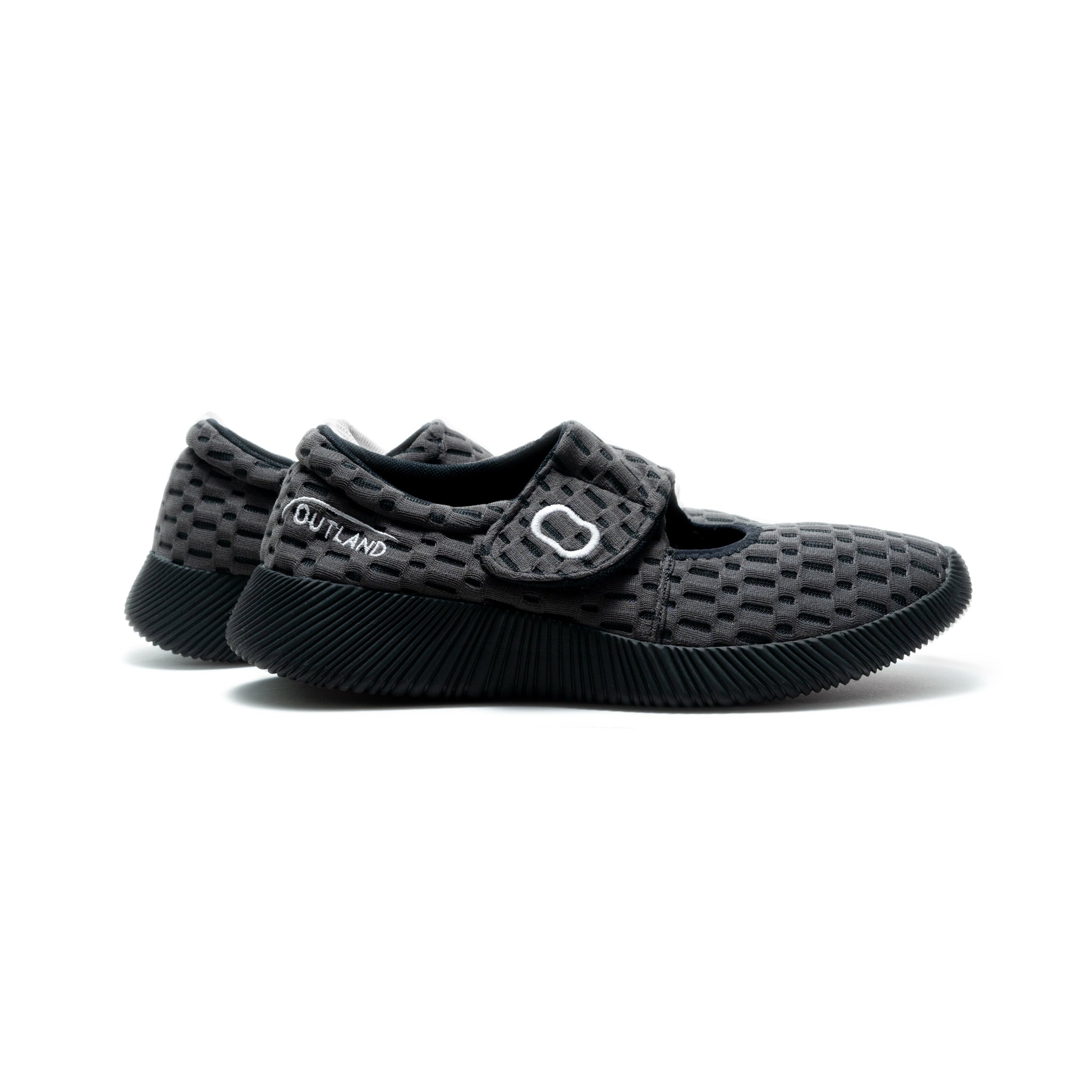 OUTLAND × THREE TREASURES Recovery shoes Black | THREE TREASURES 