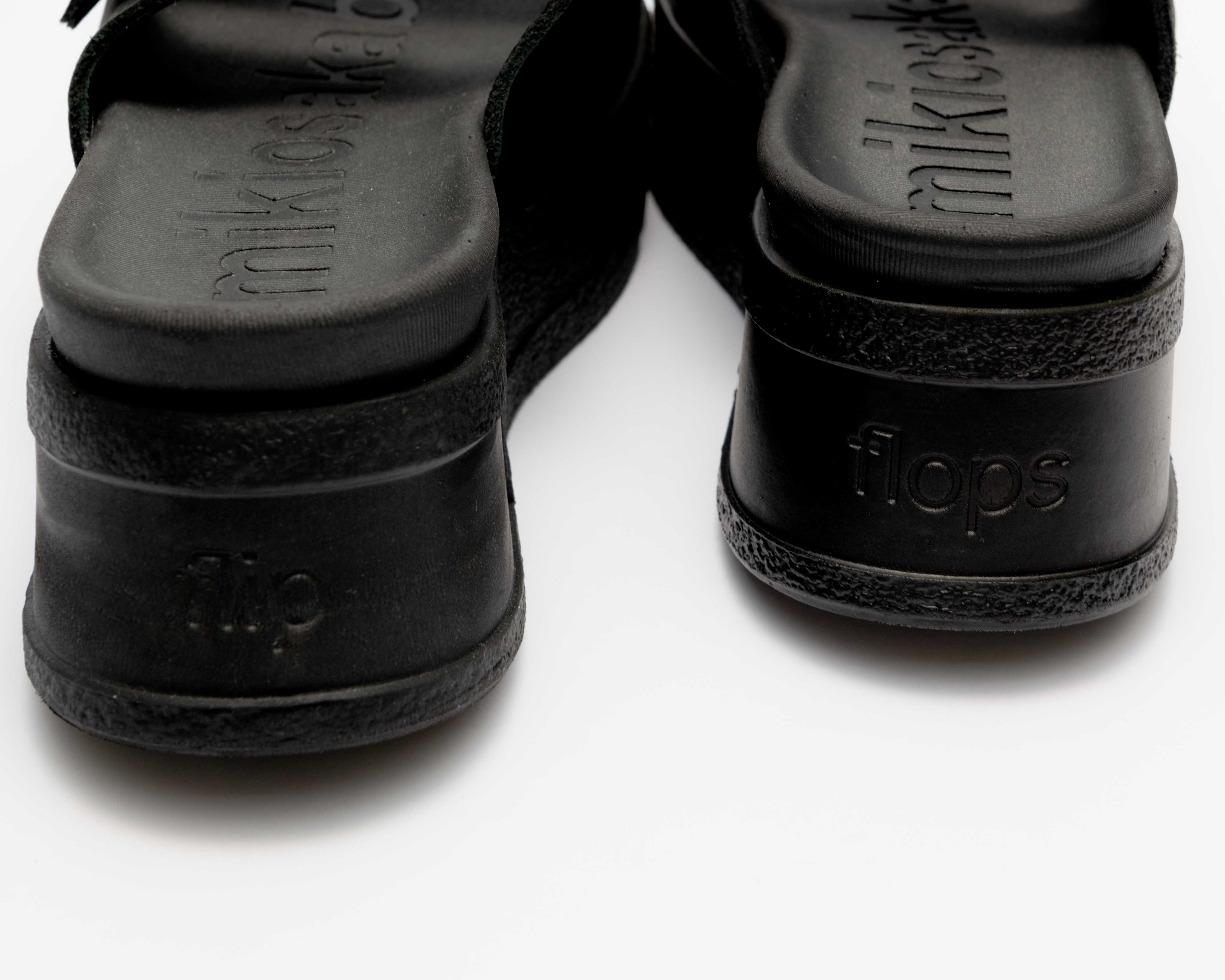 flip flops cruise Black × Black