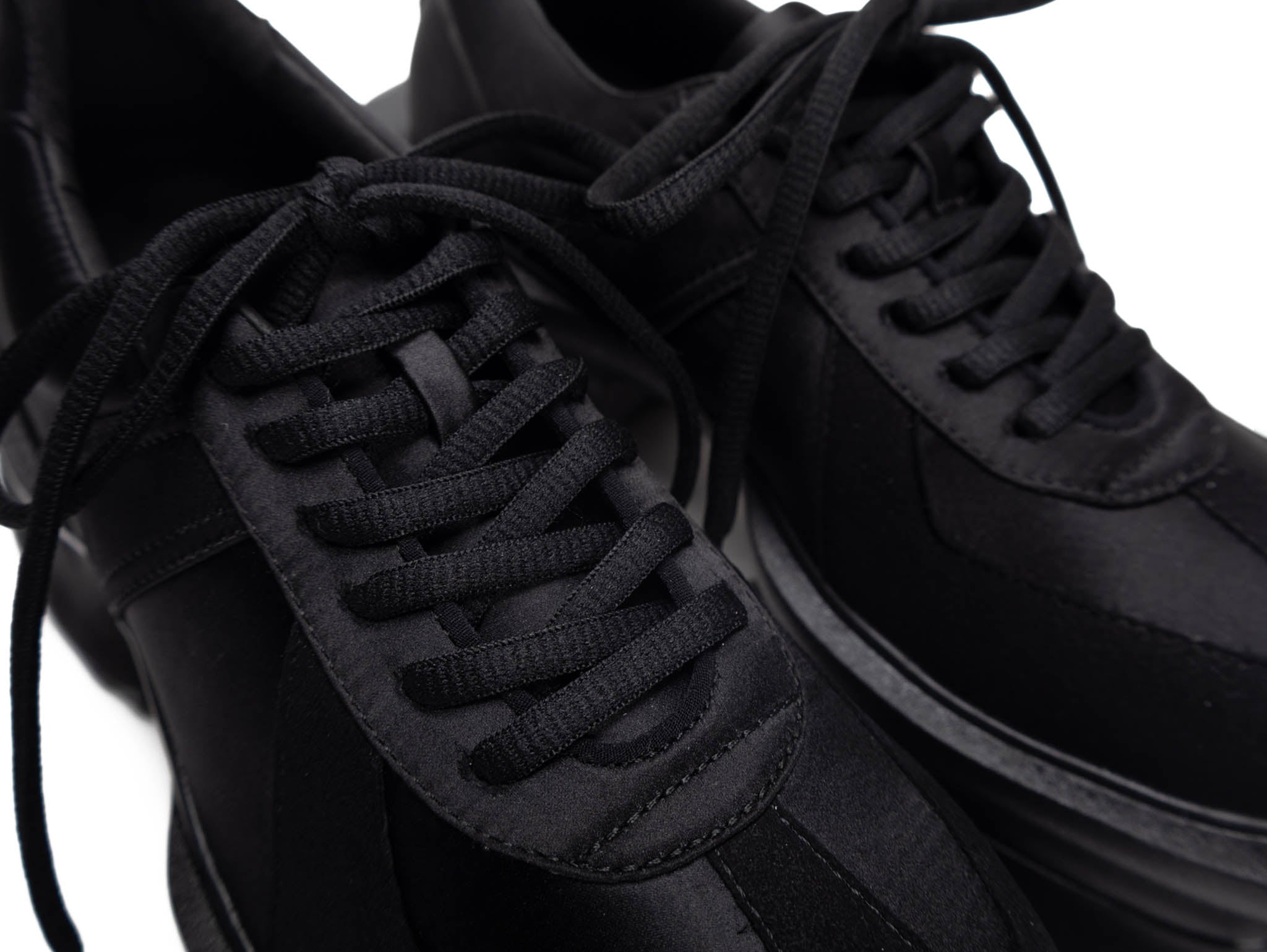 Victoria Black Satin × Black