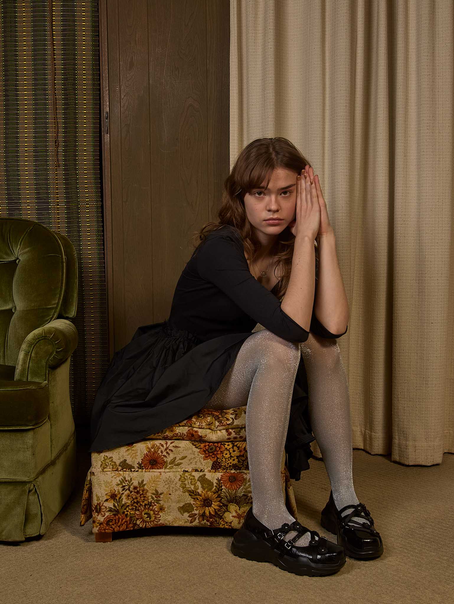 Flora Holiday Black×Black×Black